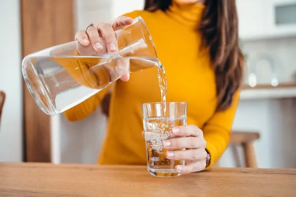 Sıcakta Yapılan Bu Hata Sağlığınızı Bozabilir! Uzmandan Kritik Su Uyarısı